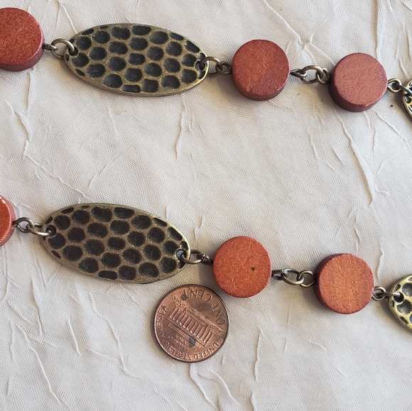 Antique Long Necklace in Bronze Metal and Reddish Brown Wooden Circles 🟤 . - Picture 12 of 13
